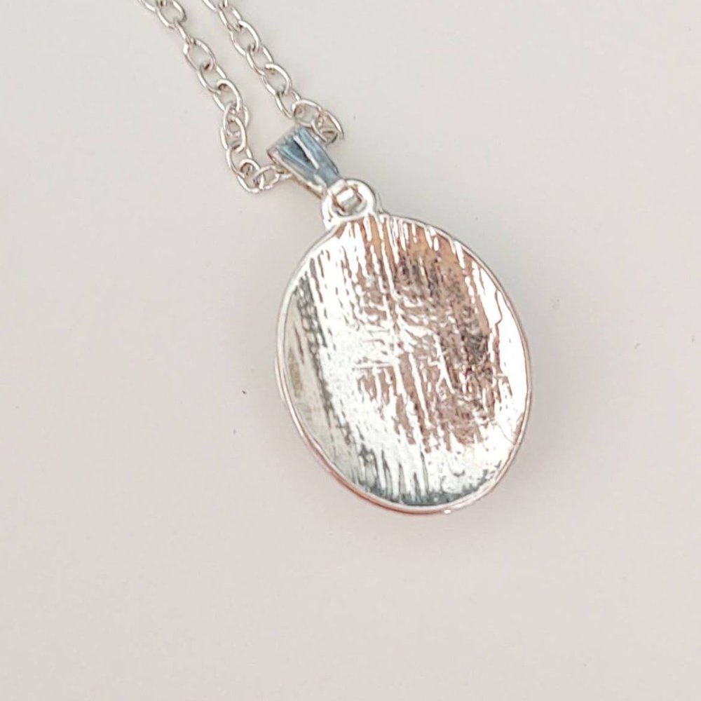 Silver necklace with pale green stone pendant - Picture 10 of 10